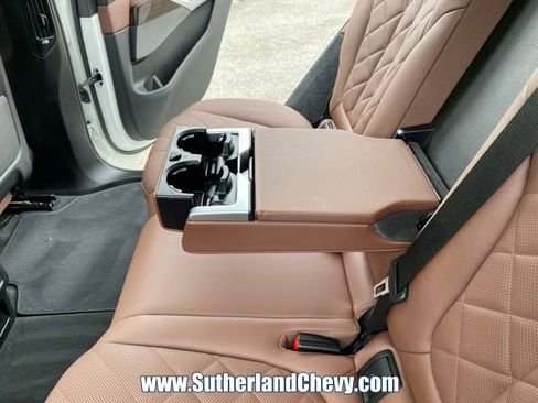 Used 2025 BMW X7 xDrive40i w/ Executive Package image 48