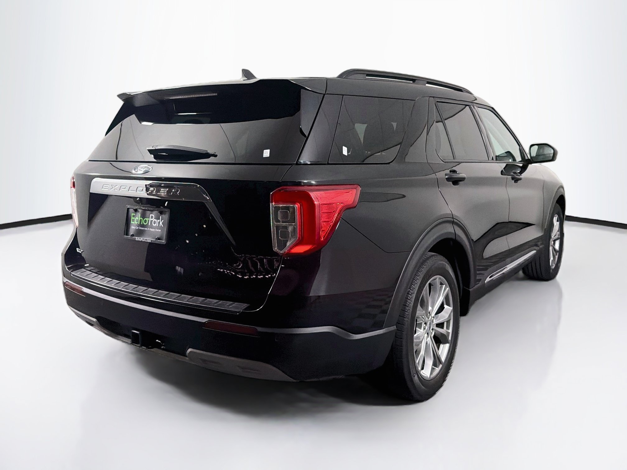 Used 2022 Ford Explorer XLT w/ Equipment Group 202A RWD image 9