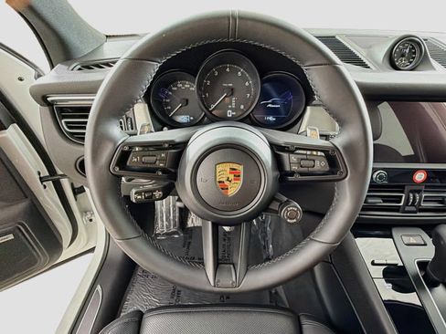 Used 2026 Porsche Macan AWD/4WD image 11