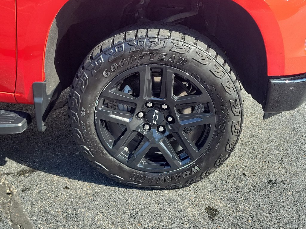 Used 2025 Chevrolet Silverado 1500 Custom Trail Boss AWD/4WD image 9