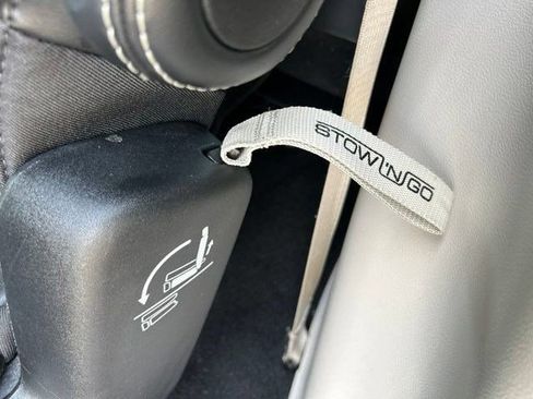 Used 2024 Chrysler Pacifica Touring-L FWD image 39