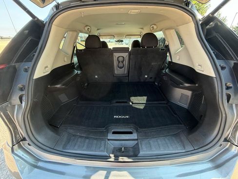 Used 2018 Nissan Rogue SV AWD/4WD image 9