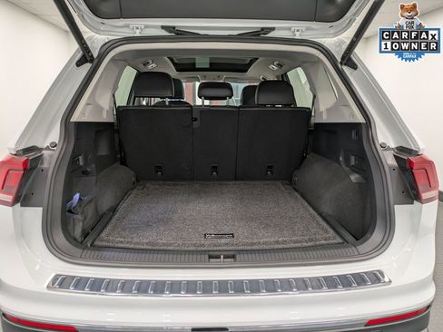Used 2022 Volkswagen Tiguan SE w/ Panoramic Sunroof Package image 25