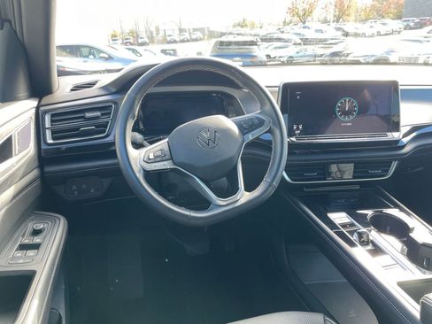 Used 2025 Volkswagen Atlas Cross Sport SE image 34