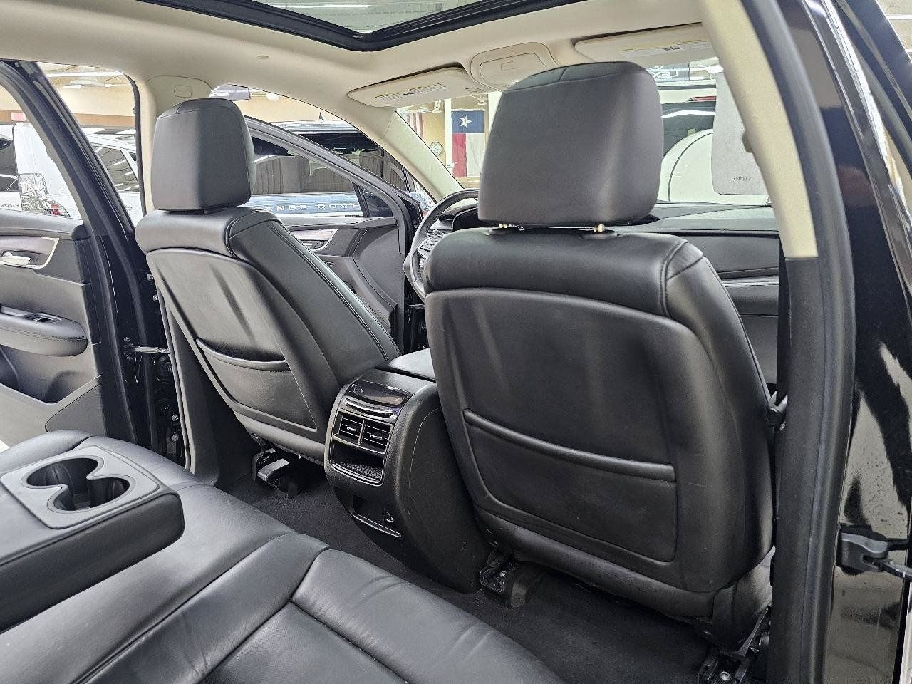 Used 2017 Cadillac XT5 Premium Luxury w/ LPO, Wheel Lock Package FWD image 24