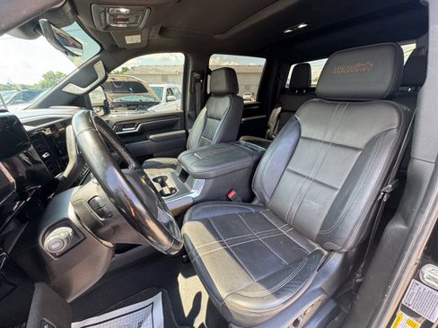 Used 2025 Chevrolet Silverado 3500 High Country w/ Technology Package AWD/4WD image 17