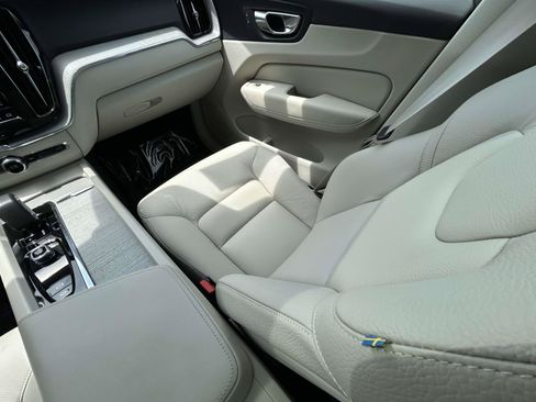 Certified 2025 Volvo XC60 B5 Plus AWD/4WD image 15