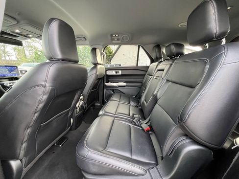 Used 2023 Ford Explorer Limited image 21