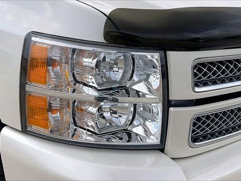 Used 2013 Chevrolet Silverado 1500 LTZ w/ LTZ White Diamond Edition image 32