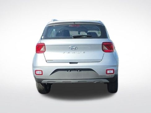 Used 2026 Hyundai Venue SEL FWD image 6