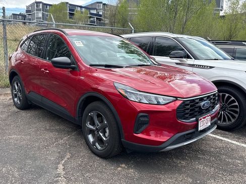 Used 2025 Ford Escape ST-Line image 1