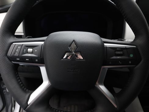 New 2026 Mitsubishi Outlander SE image 21