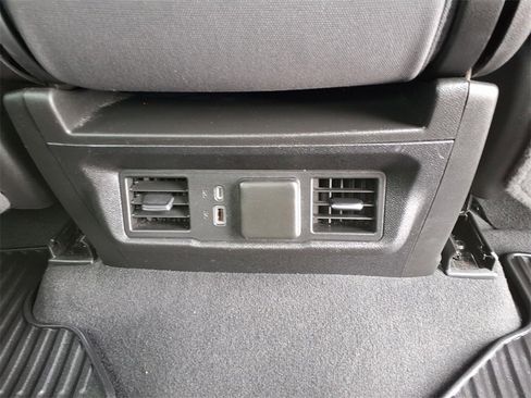 Used 2023 GMC Sierra 1500 SLE image 17