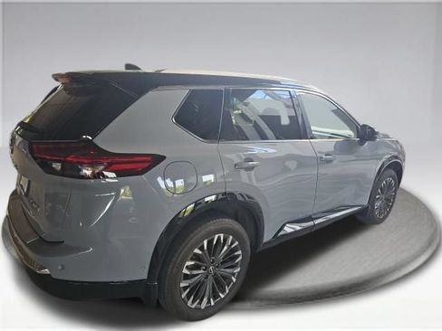 Used 2024 Nissan Rogue Platinum FWD image 5
