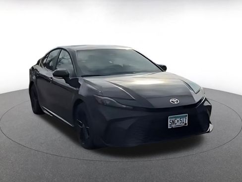 Used 2025 Toyota Camry SE image 12