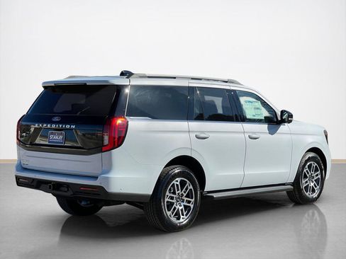 New 2025 Ford Expedition Active image 7