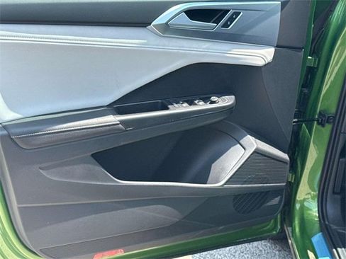 New 2025 Volkswagen Taos SE image 24