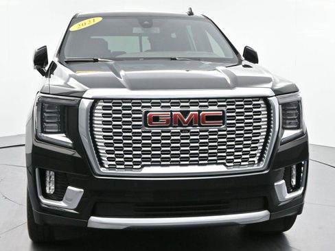 Used 2021 GMC Yukon Denali image 2