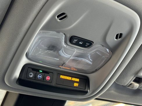 Used 2023 Chevrolet Bolt EUV LT w/ Comfort Package image 22