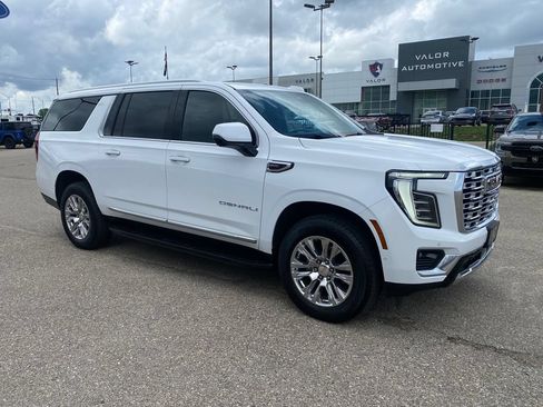 Used 2025 GMC Yukon XL Denali AWD/4WD image 8