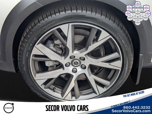 Used 2025 Volvo V90 B6 Cross Country Ultra AWD/4WD image 30