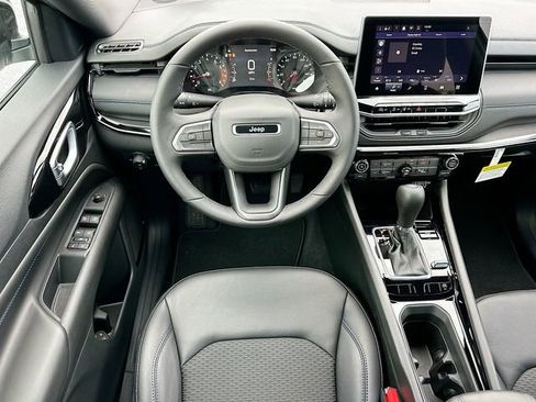 New 2026 Jeep Compass Latitude image 15