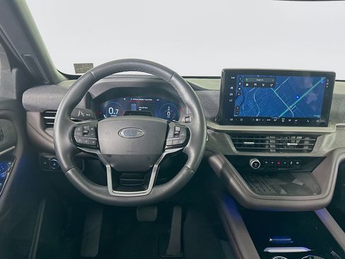 Used 2025 Ford Explorer Platinum w/ LUX Leather Package image 17