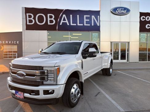 Used 2018 Ford F450 Limited image 1