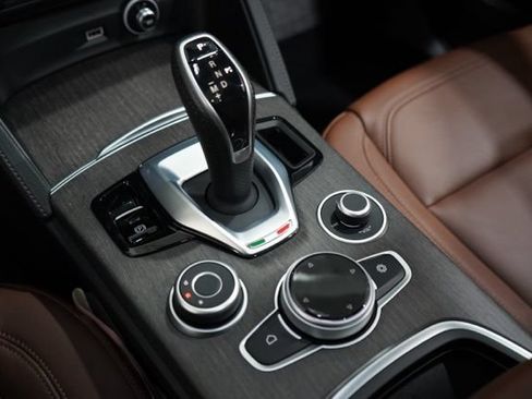 Used 2023 Alfa Romeo Stelvio Ti AWD/4WD image 28