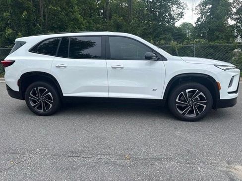 Used 2026 Buick Enclave Sport Touring w/ Power Package FWD image 4