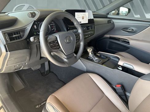 Certified 2025 Lexus ES 300h w/ Premium Package image 11