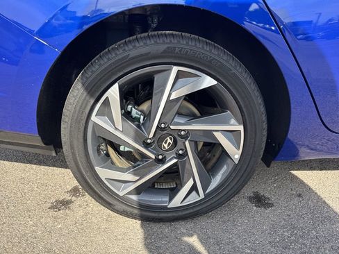 Used 2025 Hyundai Elantra SEL w/ Cargo Package image 9