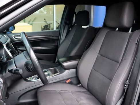 Used 2018 Jeep Grand Cherokee Laredo AWD/4WD image 10