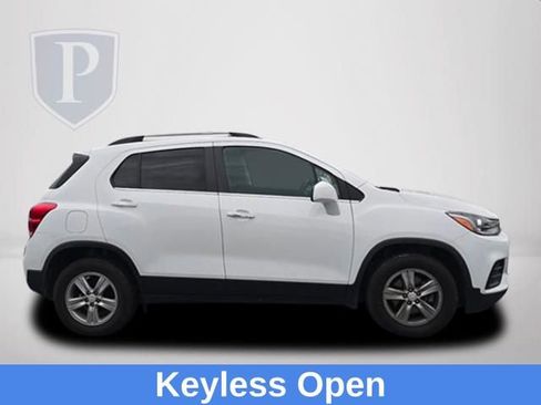 Used 2018 Chevrolet Trax LT w/ LT Convenience Package FWD image 4