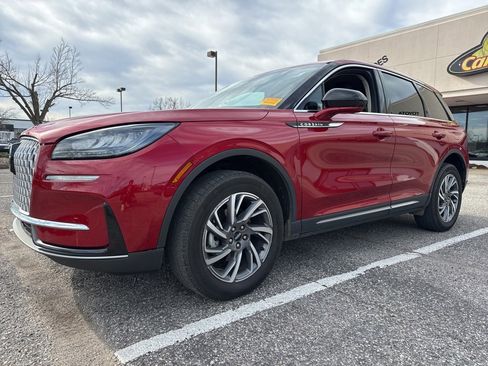 Used 2023 Lincoln Corsair AWD image 3