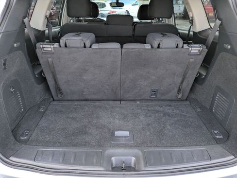 Used 2020 Nissan Pathfinder SV image 25