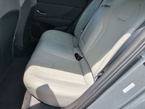 Certified 2023 Hyundai Elantra Limited FWD image 15