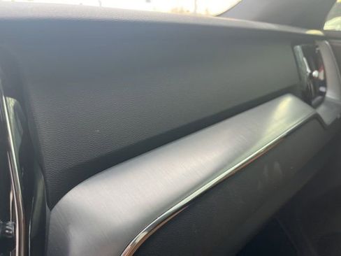 Used 2019 Volvo XC60 T5 Momentum w/ Multimedia Package image 23