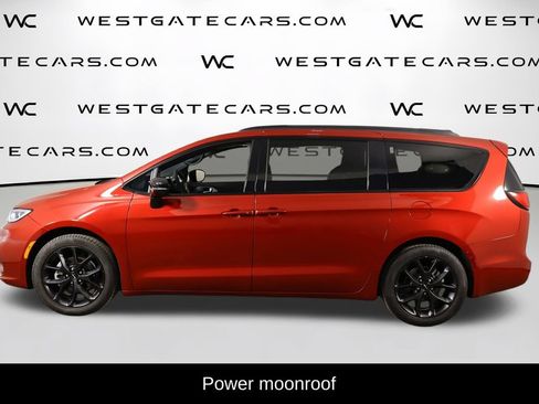 Used 2025 Chrysler Pacifica Limited FWD image 5
