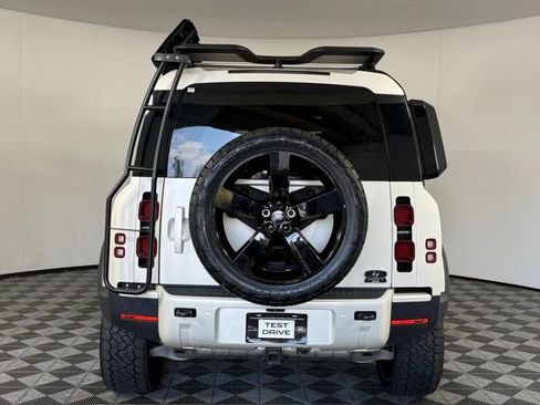 New 2024 Land Rover Defender 110 S image 7