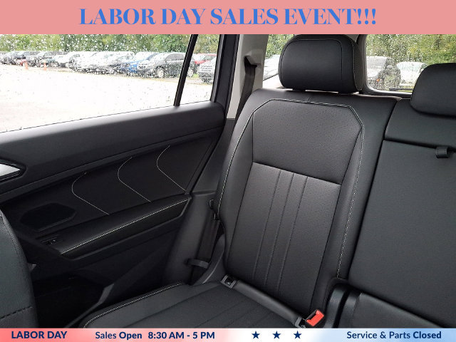 Used 2023 Volkswagen Tiguan SE w/ Panoramic Sunroof Package AWD/4WD image 18