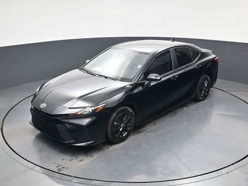 Used 2025 Toyota Camry LE w/ Convenience Package image 27