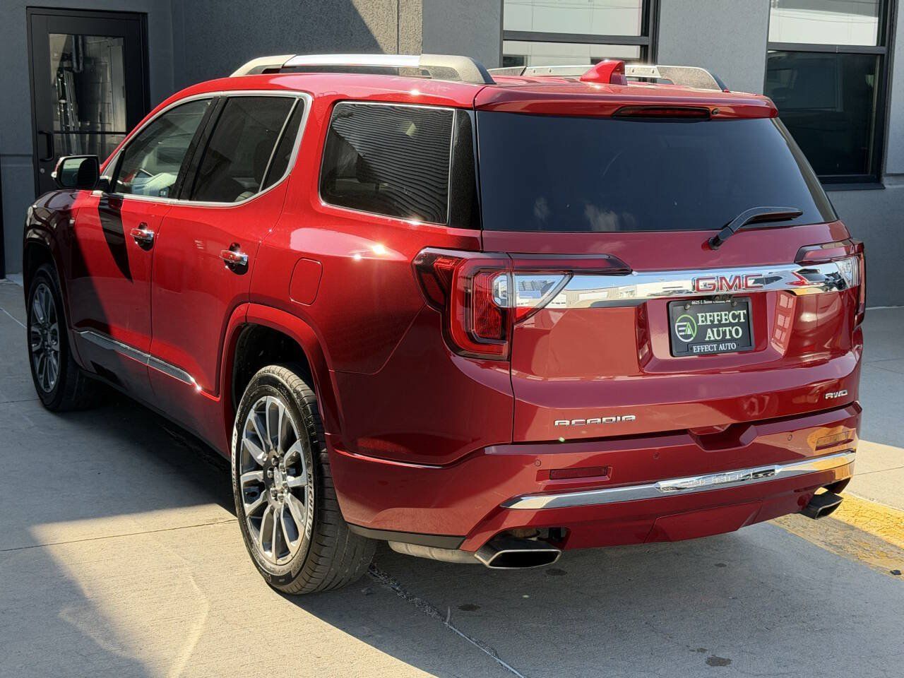 Used 2021 GMC Acadia Denali w/ Denali Ultimate Package AWD/4WD image 9