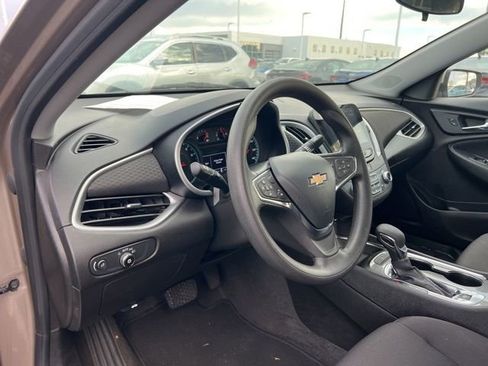 Used 2023 Chevrolet Malibu LT image 9