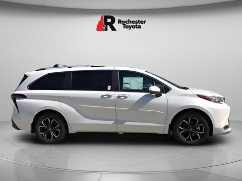 Used 2026 Toyota Sienna Platinum AWD/4WD image 2