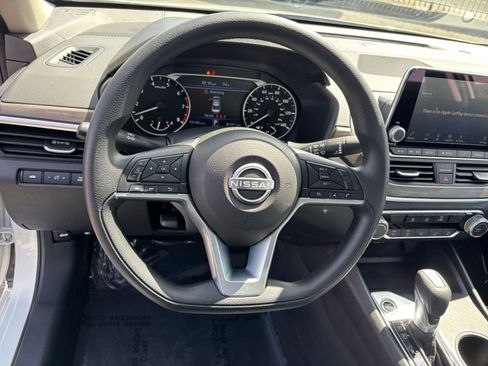 Used 2025 Nissan Altima 2.5 SV FWD image 28