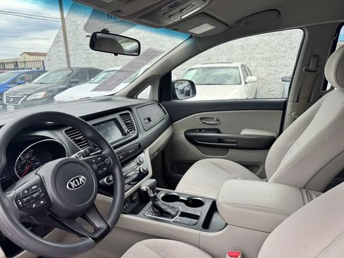 Used 2019 Kia Sedona L FWD image 33