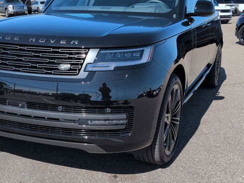 New 2026 Land Rover Range Rover Long Wheelbase SE image 10
