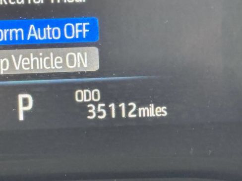Used 2025 Toyota Sienna XLE FWD image 9
