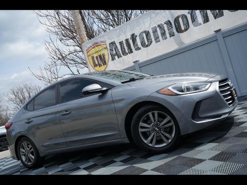 Used 2018 Hyundai Elantra SEL image 1